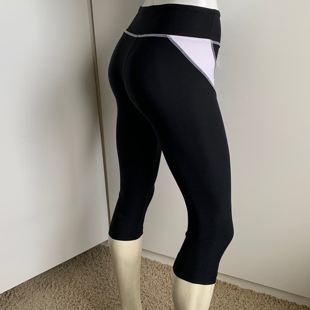 Steve Madden 3/4 athleisure compression pants